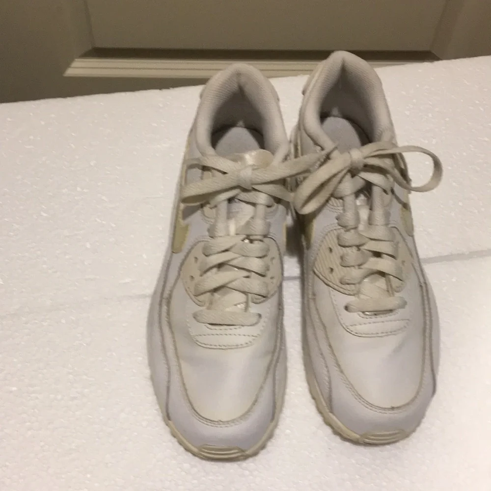 Nike Air Max kids lace up sneakers boys size 6Y